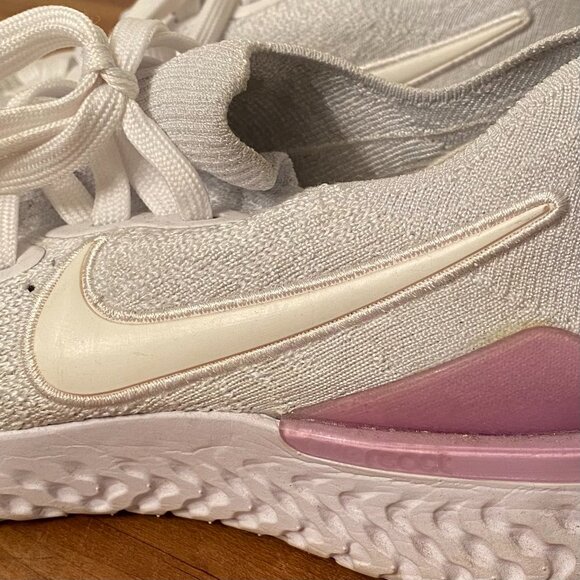 Nike Epic React Flyknit Woman's Size 7.5 White and Light Purple - Picture 8 of 10